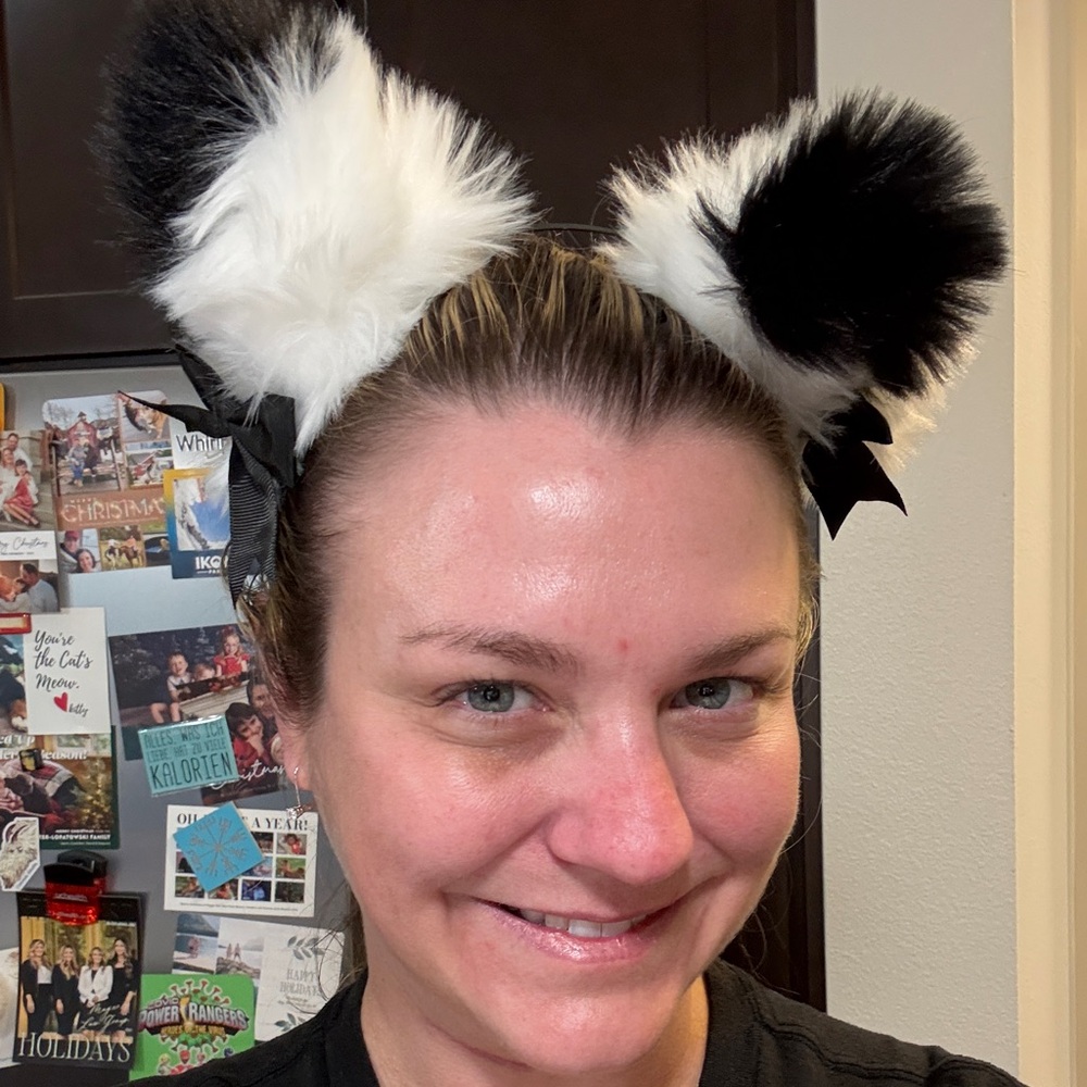 Chic Black and White Furry Cat Ear Headband - Picture 4 of 4